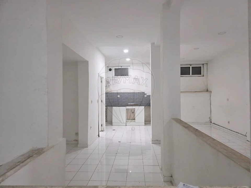 Loja para Venda em Santa Iria de Azoia, São João da Talha e Bobadela Foto 1