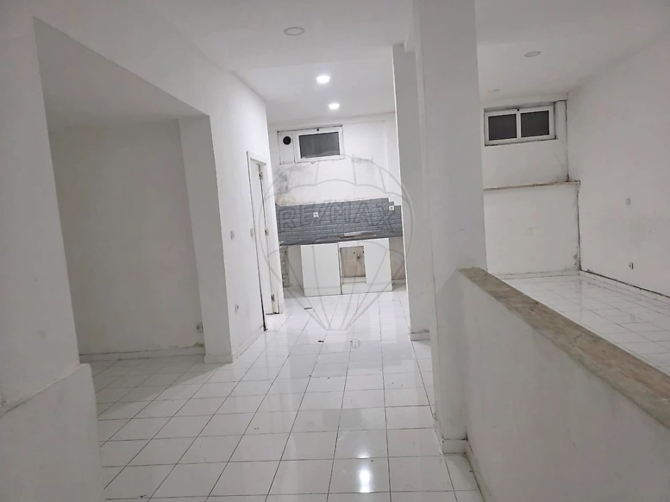 Loja para Venda em Santa Iria de Azoia, São João da Talha e Bobadela Foto 3