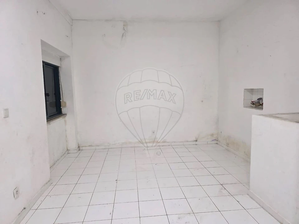 Loja para Venda em Santa Iria de Azoia, São João da Talha e Bobadela Foto 7