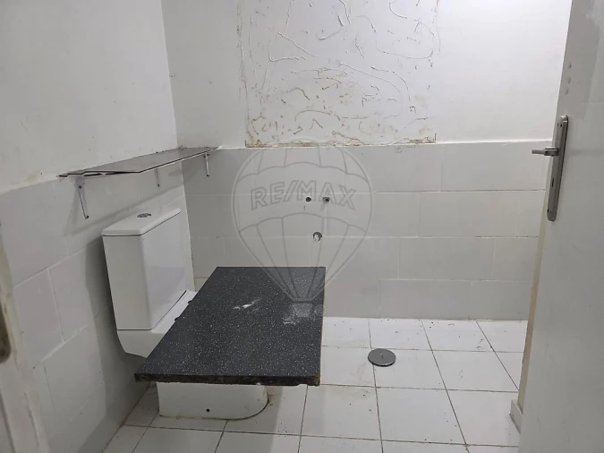 Loja para Venda em Santa Iria de Azoia, São João da Talha e Bobadela Foto 4