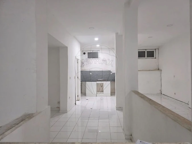 Loja para Venda em Santa Iria de Azoia, São João da Talha e Bobadela Foto 1