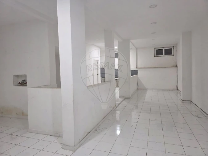 Loja para Venda em Santa Iria de Azoia, São João da Talha e Bobadela Foto 12