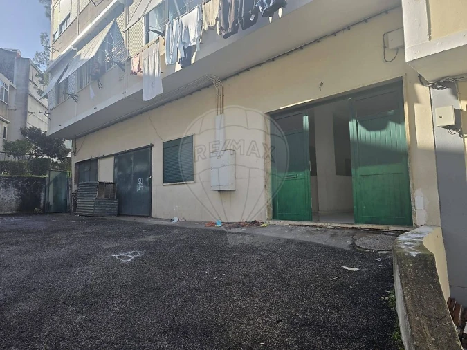 Loja para Venda em Santa Iria de Azoia, São João da Talha e Bobadela Foto 10