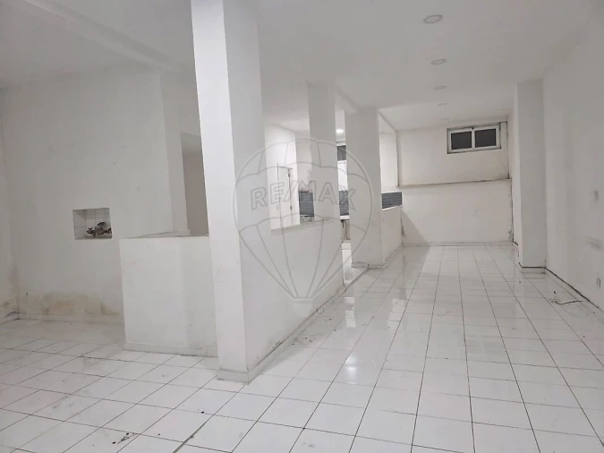 Loja para Venda em Santa Iria de Azoia, São João da Talha e Bobadela Foto 8