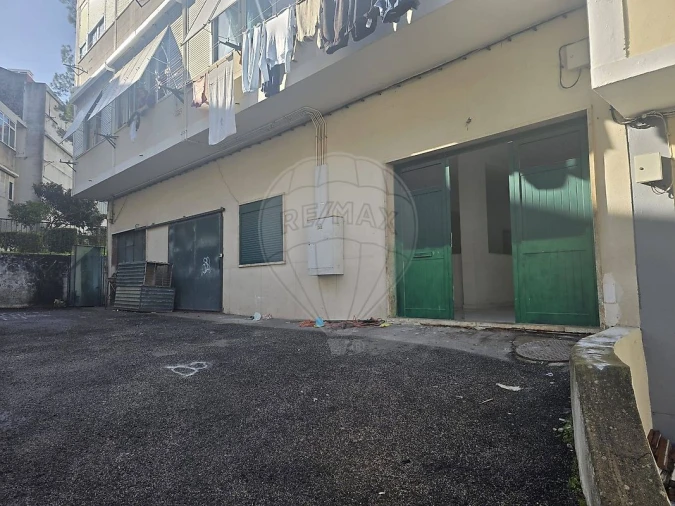 Loja para Venda em Santa Iria de Azoia, São João da Talha e Bobadela Foto 9