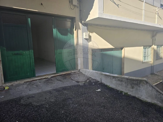 Loja para Venda em Santa Iria de Azoia, São João da Talha e Bobadela Foto 11