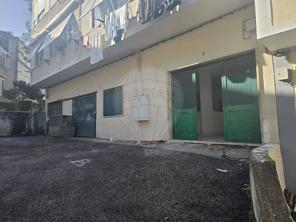 Loja para Venda em Santa Iria de Azoia, São João da Talha e Bobadela Foto 10