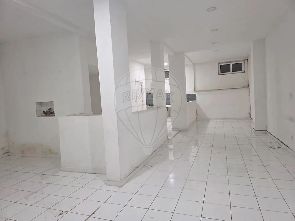 Loja para Venda em Santa Iria de Azoia, São João da Talha e Bobadela Foto 8