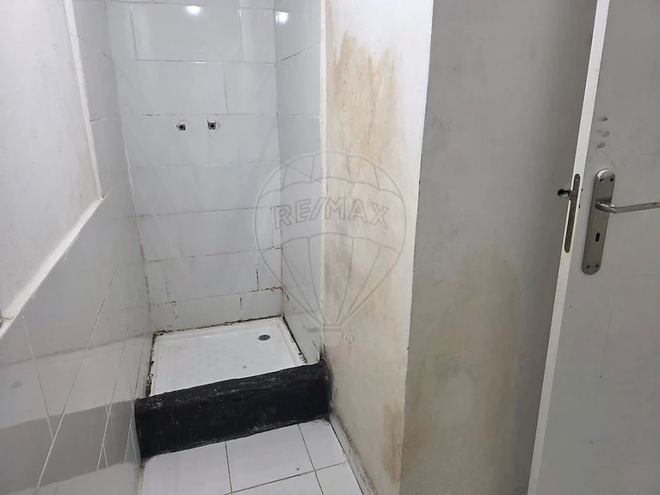 Loja para Venda em Santa Iria de Azoia, São João da Talha e Bobadela Foto 5