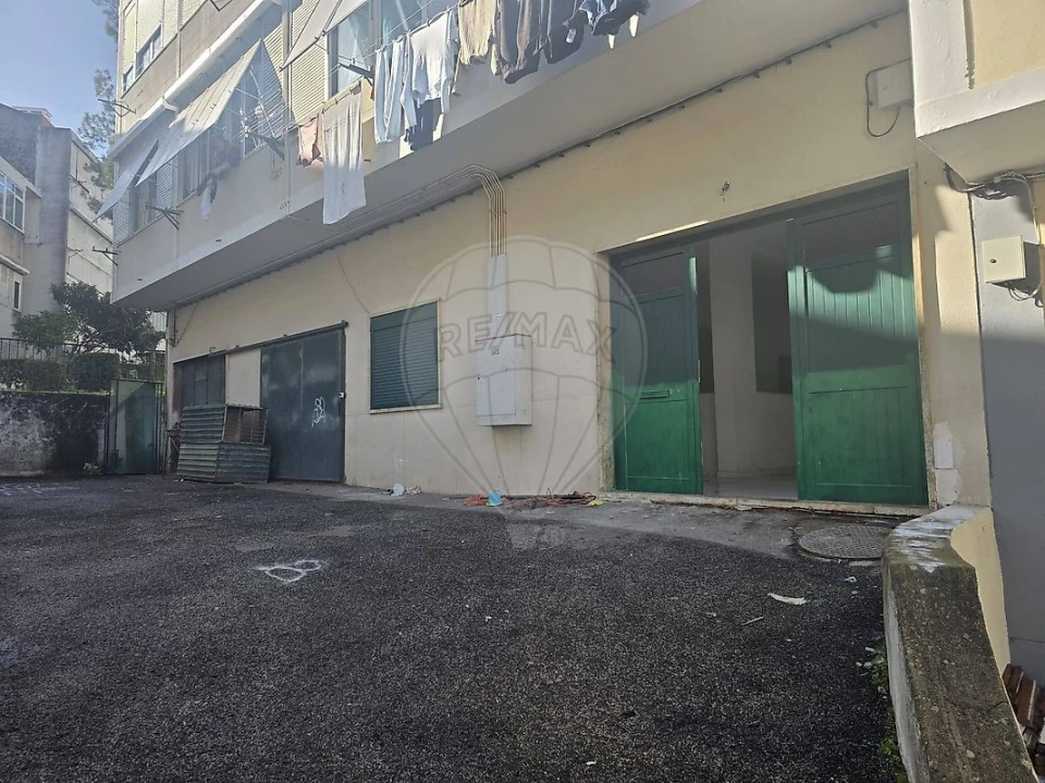 Loja para Venda em Santa Iria de Azoia, São João da Talha e Bobadela Foto 9