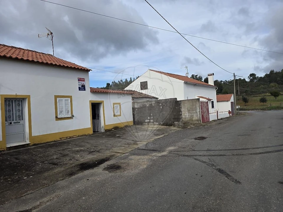 Moradia T4 para Venda em Envendos Foto 4