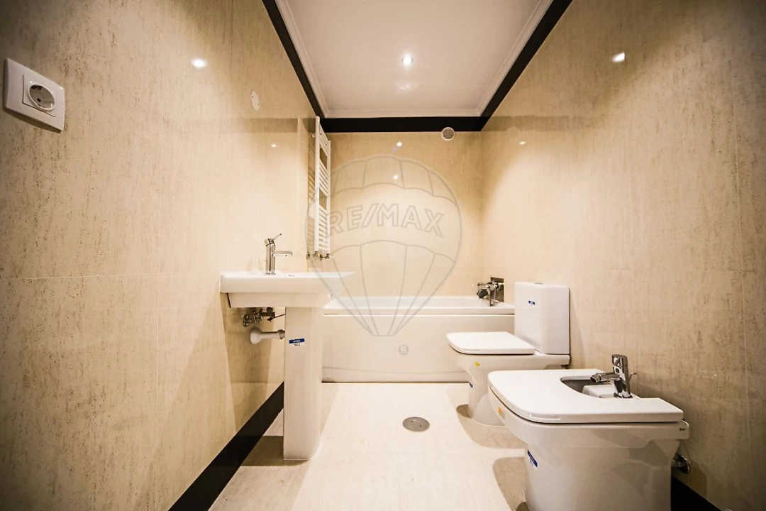 Apartamento T4 para Venda em Espinho Foto 12