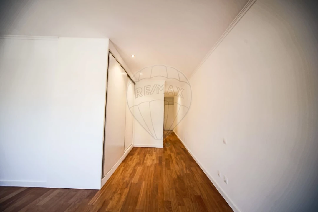 Apartamento T4 para Venda em Espinho Foto 13