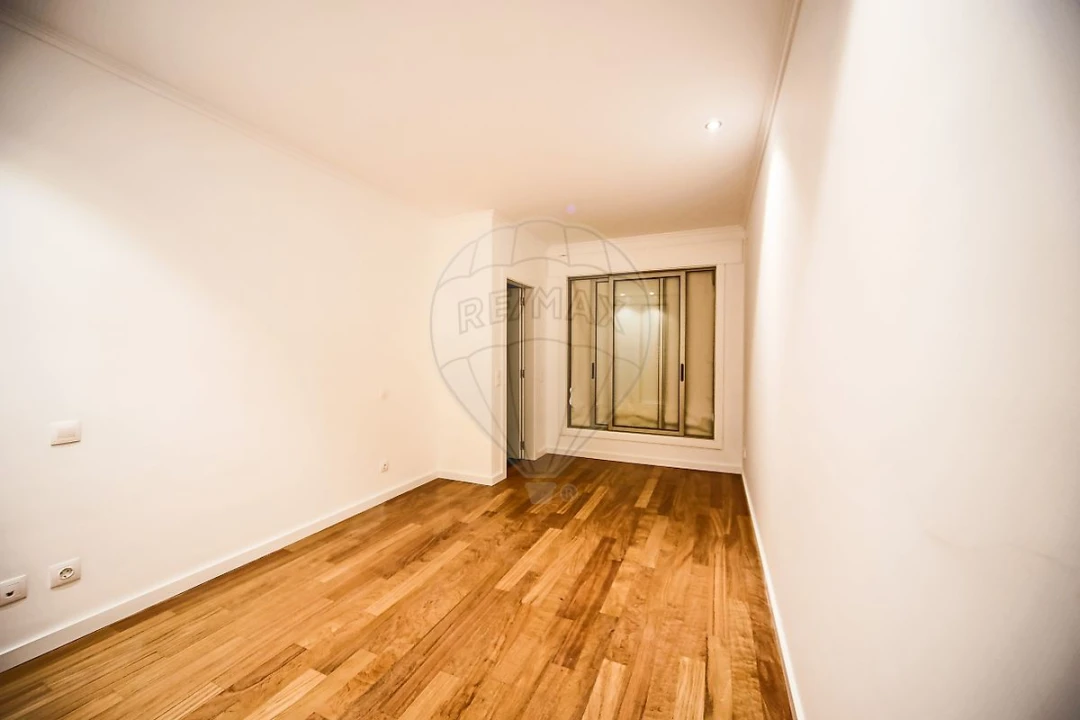 Apartamento T4 para Venda em Espinho Foto 7