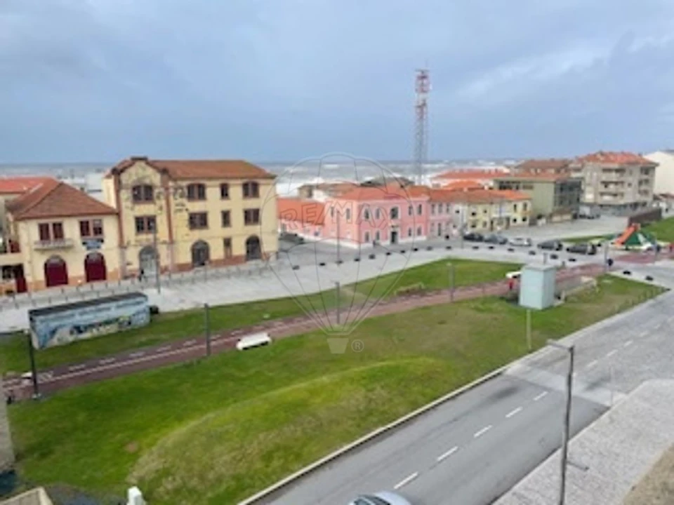 Apartamento T4 para Venda em Espinho Foto 16