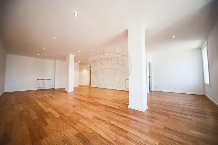 Apartamento T4 para Venda em Espinho Foto 2