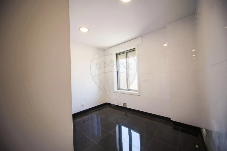 Apartamento T4 para Venda em Espinho Foto 5