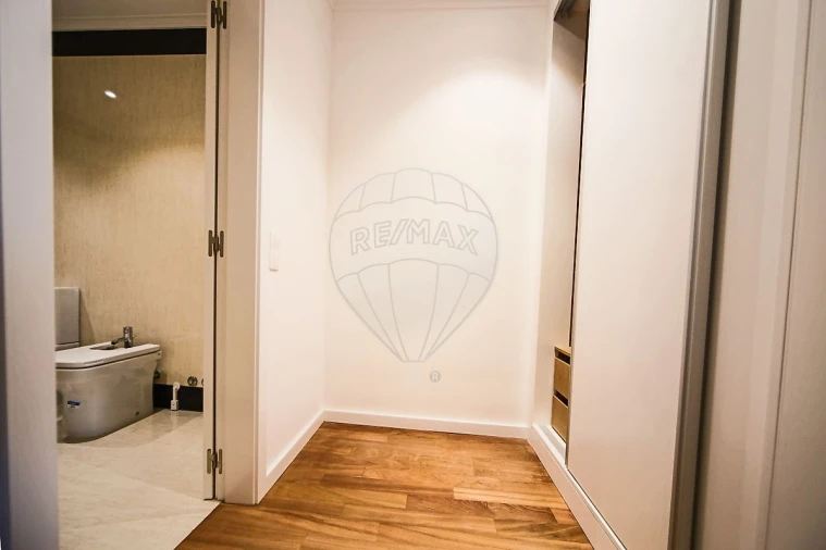 Apartamento T4 para Venda em Espinho Foto 11