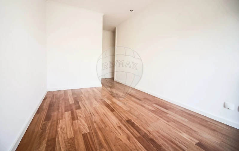 Apartamento T4 para Venda em Espinho Foto 8