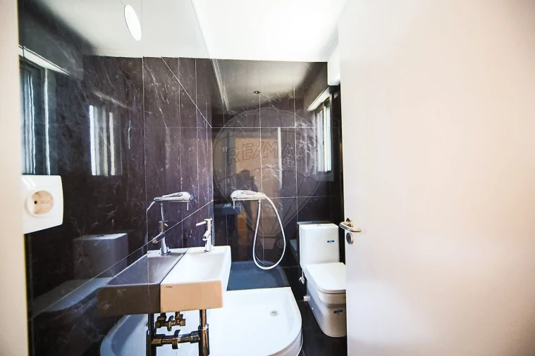 Apartamento T4 para Venda em Espinho Foto 6