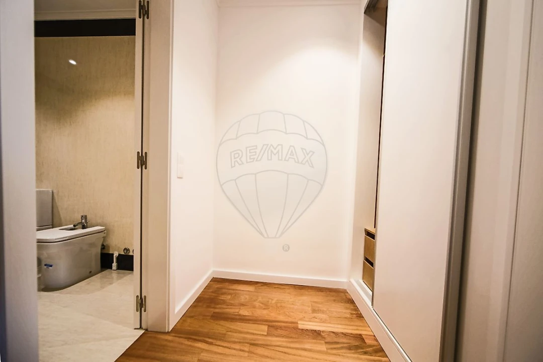 Apartamento T4 para Venda em Espinho Foto 11