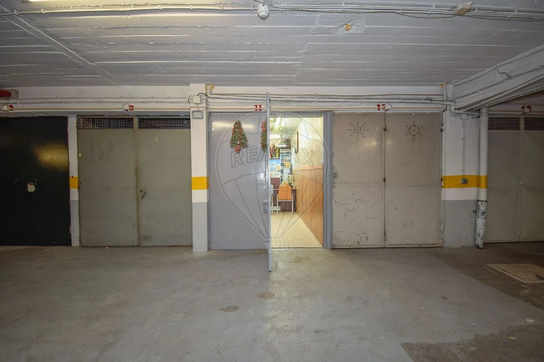 Loja para Venda em Carcavelos e Parede Foto 17