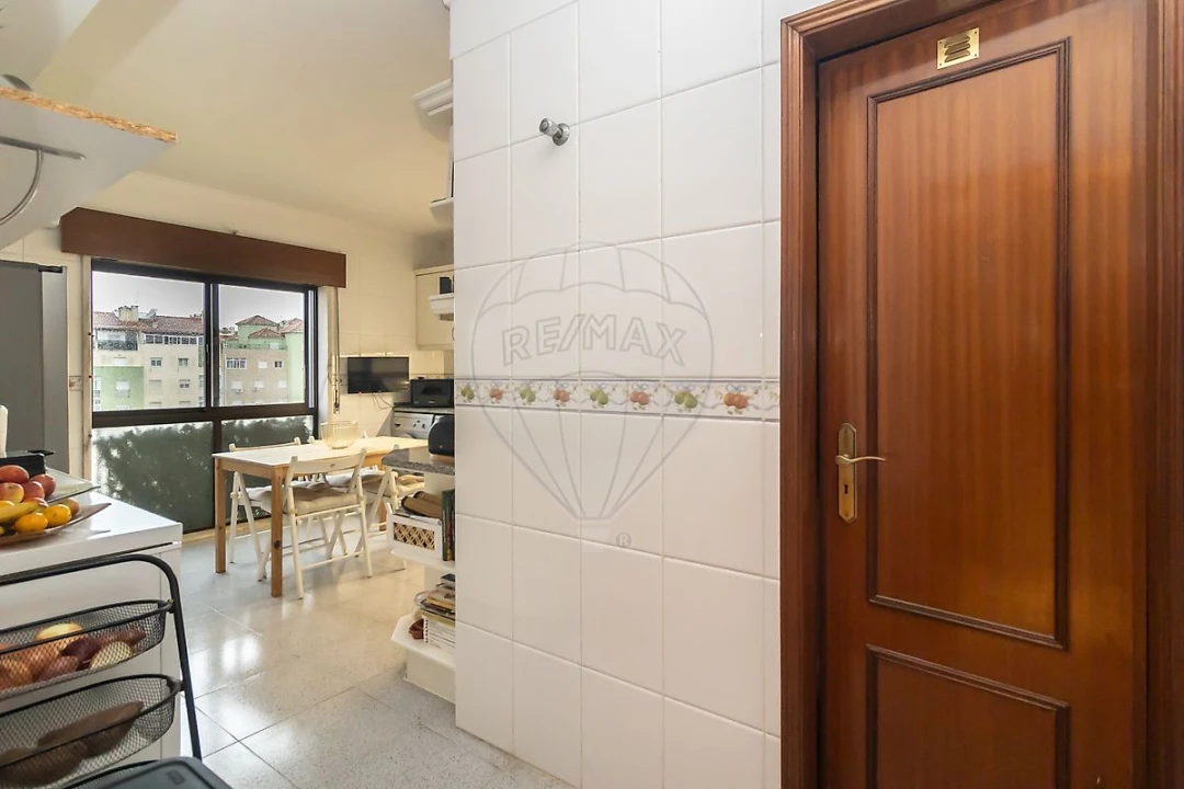 Apartamento T3 para Venda em Quinta do Conde Foto 2