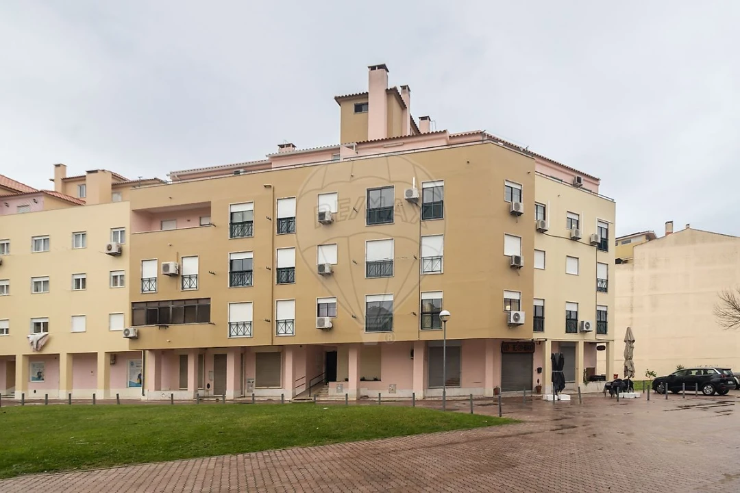 Apartamento T3 para Venda em Quinta do Conde Foto 1