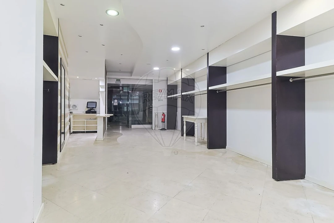 Loja para Arrendamento em Buarcos Foto 1