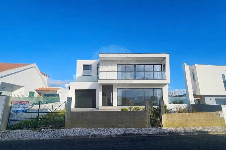 Terreno para Venda em São Domingos de Rana Foto 1