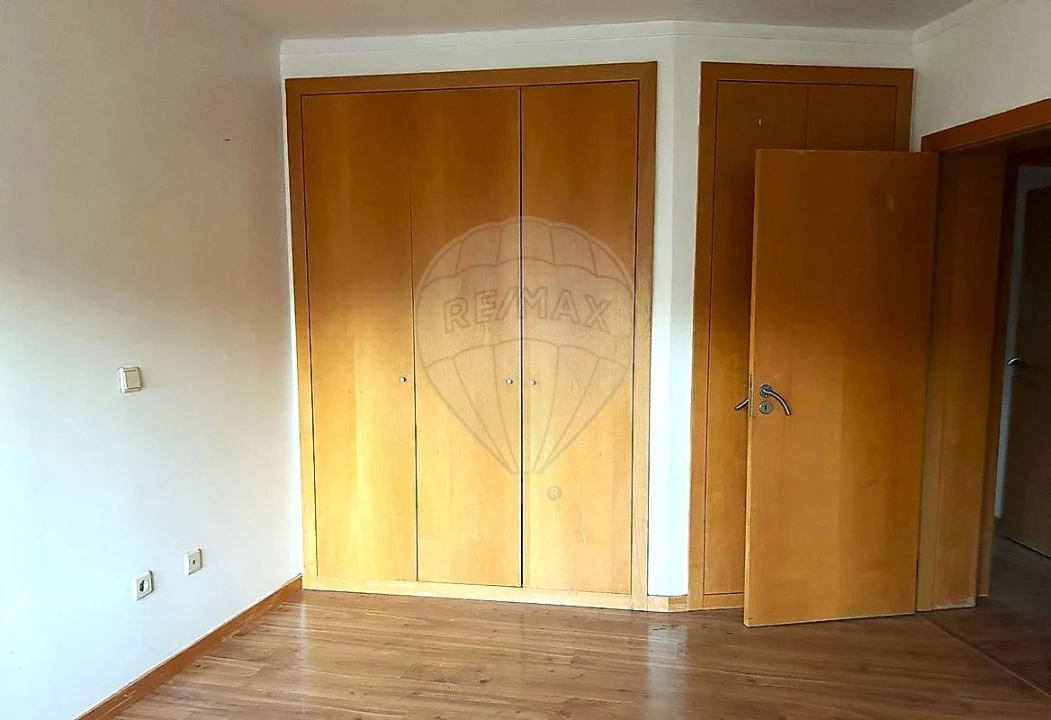 Apartamento T3 para Arrendamento em Canelas Foto 2