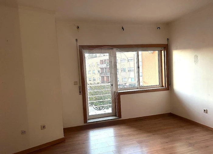Apartamento T3 para Arrendamento em Canelas