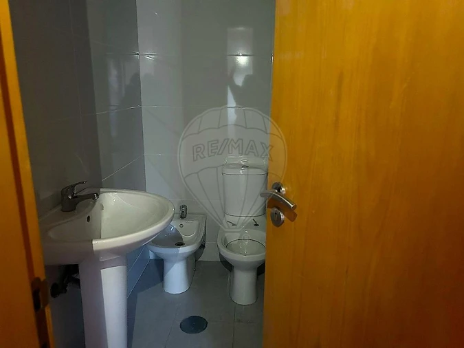 Apartamento T3 para Arrendamento em Canelas Foto 6