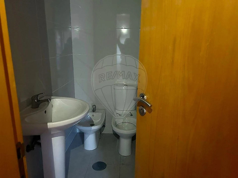 Apartamento T3 para Arrendamento em Canelas Foto 6