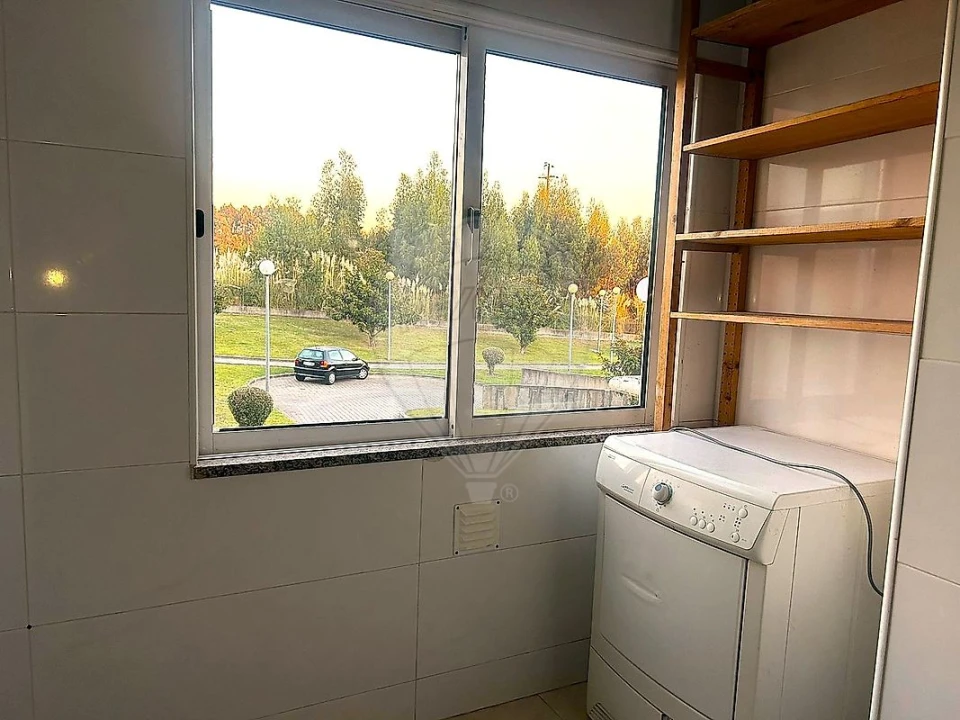 Apartamento T3 para Arrendamento em Canelas Foto 4