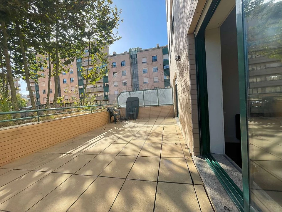 Apartamento T1 para Arrendamento em Ramalde Foto 7