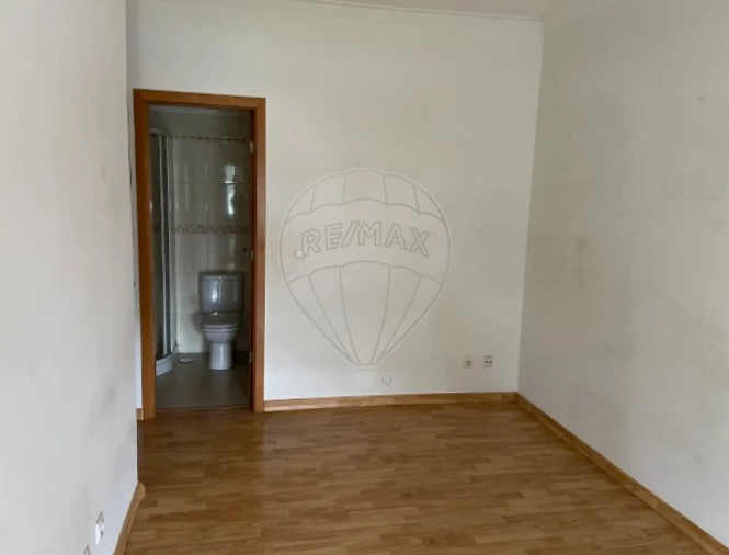 Apartamento T3 para Venda em Almada, Cova da Piedade, Pragal e Cacilhas Foto 3
