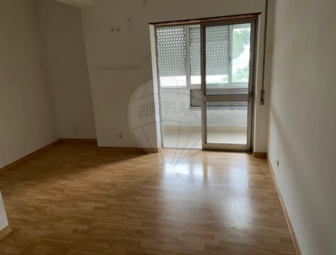 Apartamento T3 para Venda em Almada, Cova da Piedade, Pragal e Cacilhas Foto 4