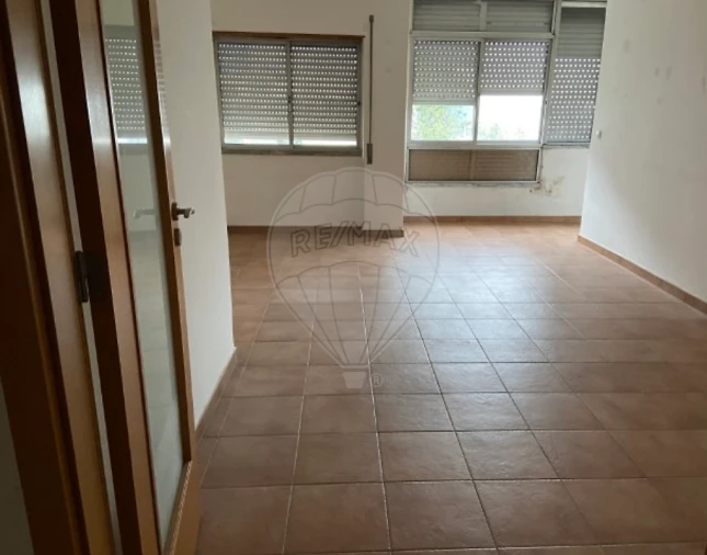 Apartamento T3 para Venda em Almada, Cova da Piedade, Pragal e Cacilhas Foto 8