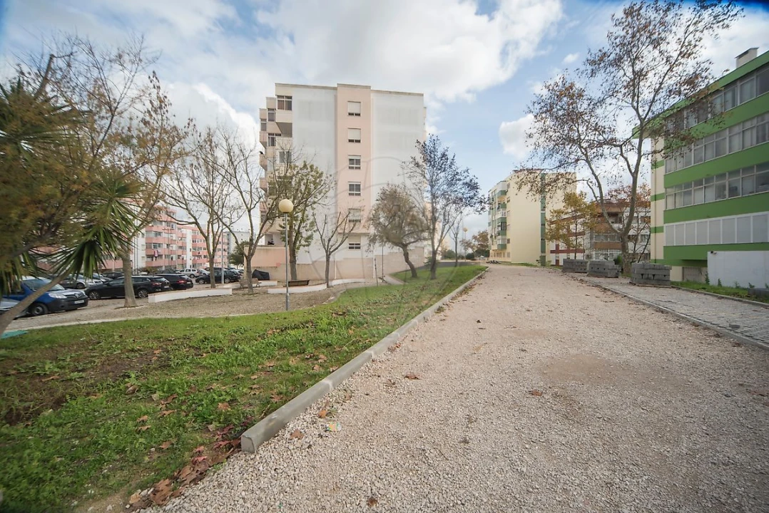 Apartamento T3 para Venda em Corroios Foto 18