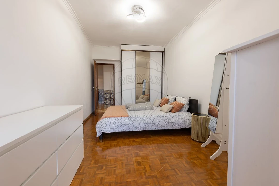 Apartamento T1 para Venda em Agualva e Mira-Sintra Foto 13