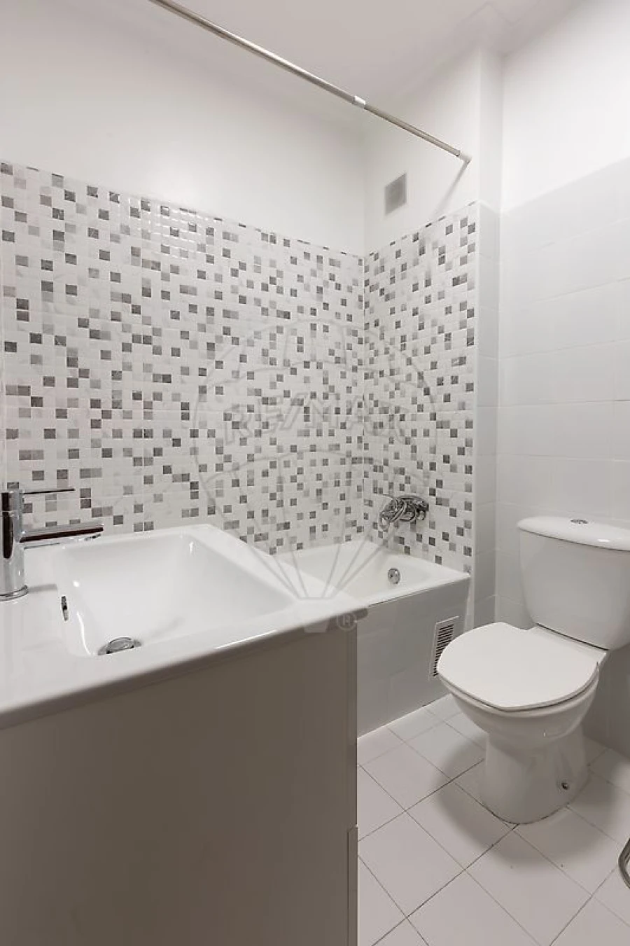 Apartamento T1 para Venda em Agualva e Mira-Sintra Foto 17