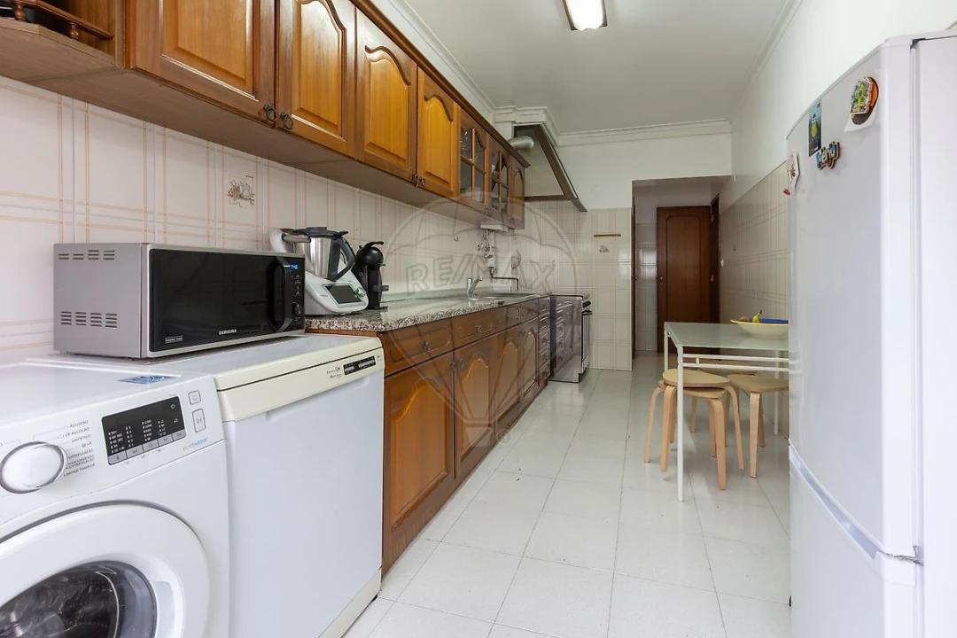 Apartamento T1 para Venda em Agualva e Mira-Sintra Foto 6