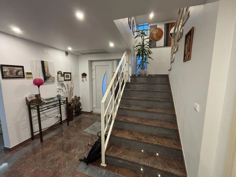 Moradia T5 para Venda em Fernao Ferro Foto 6