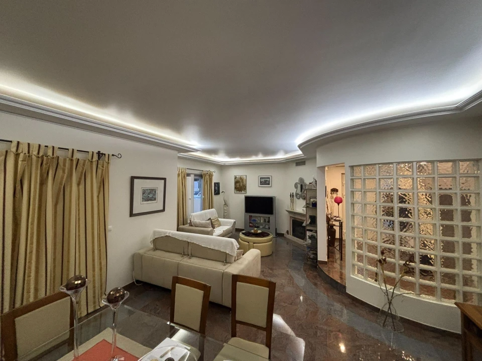 Moradia T5 para Venda em Fernao Ferro Foto 8