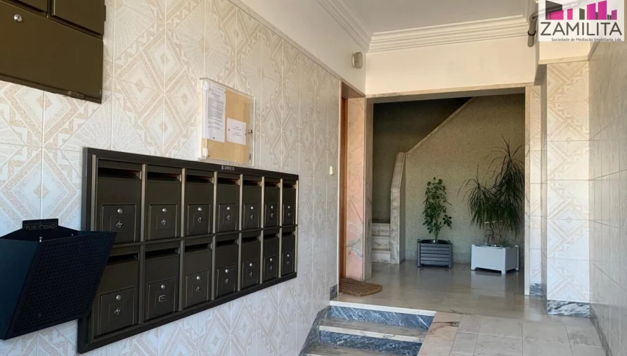 Apartamento T3 para Venda em Águas Livres Foto 3