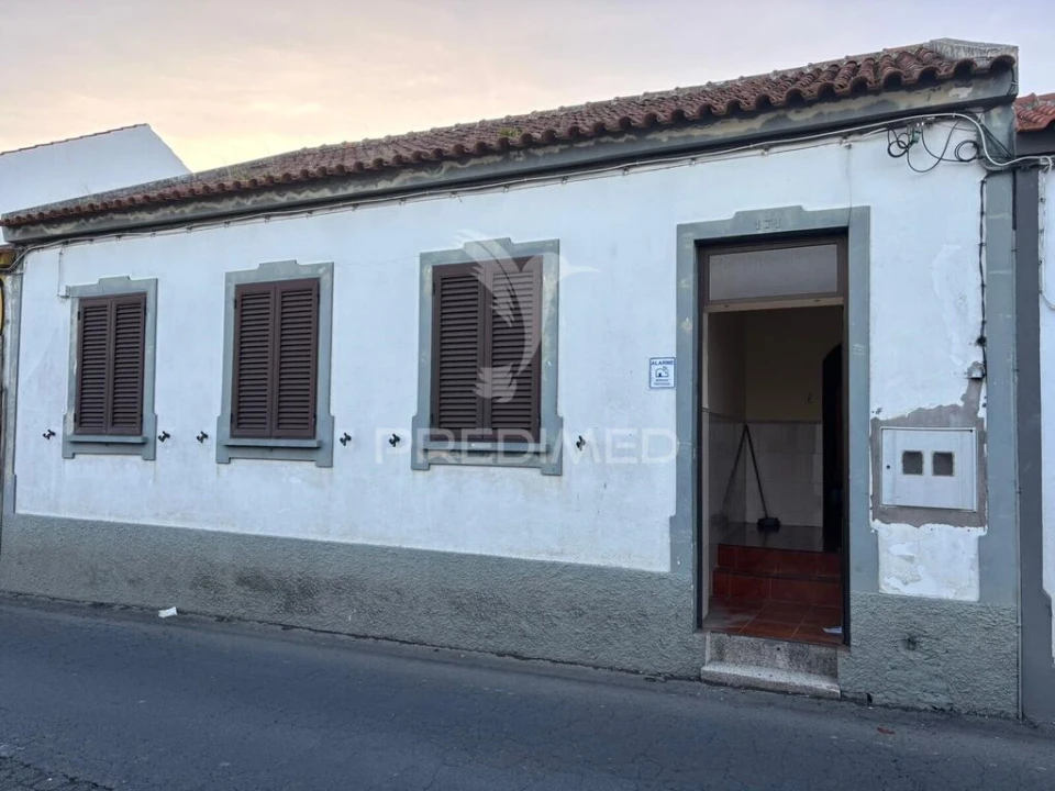 Moradia T3 para Venda em Angra (São Pedro) Foto 1