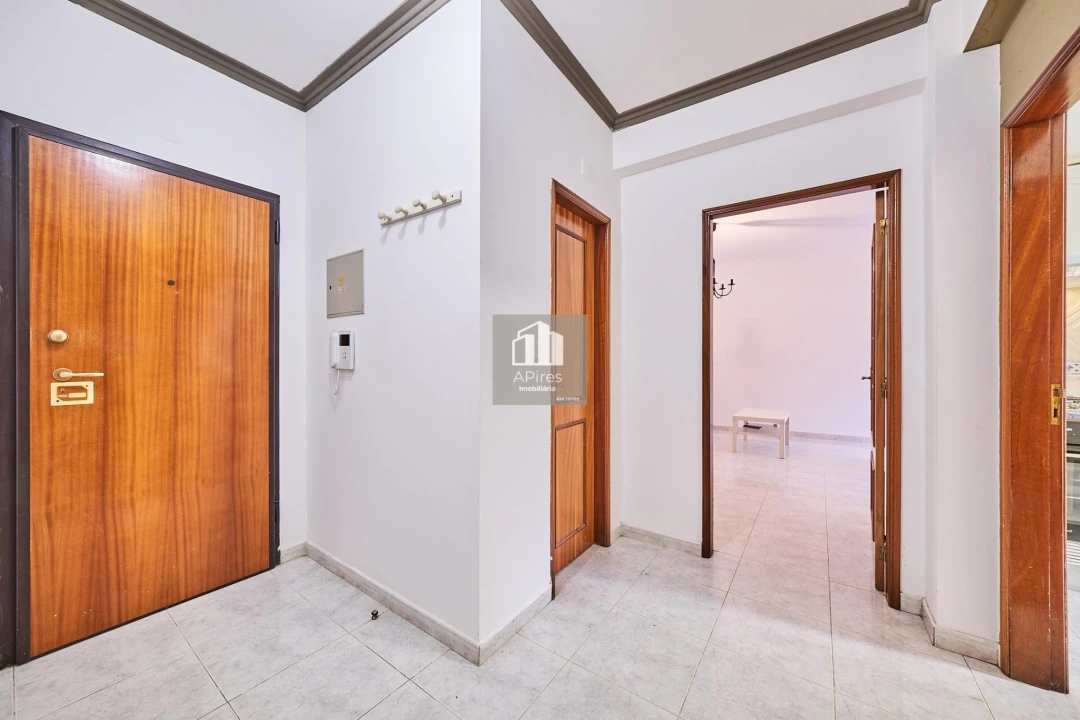 Apartamento T2 para Venda em Charneca de Caparica e Sobreda Foto 1