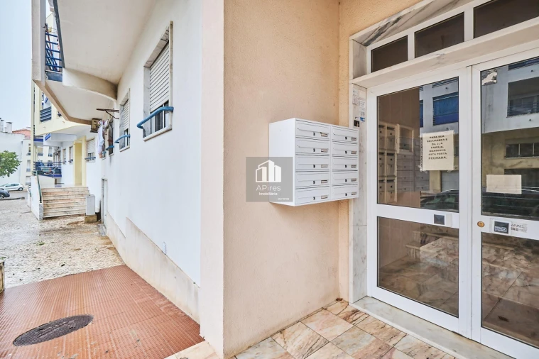 Apartamento T2 para Venda em Charneca de Caparica e Sobreda Foto 17