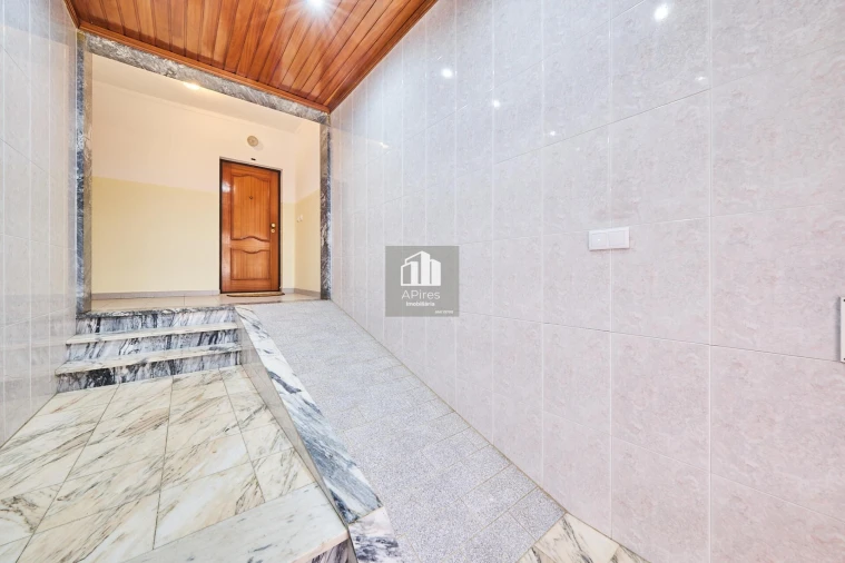 Apartamento T2 para Venda em Charneca de Caparica e Sobreda Foto 16